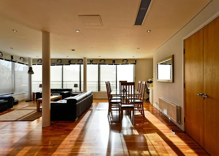 Farringdon Laceby Apartments